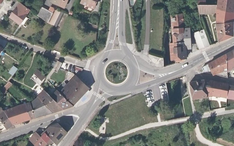Vue aérienne du Rond-point anonyme n°104162367