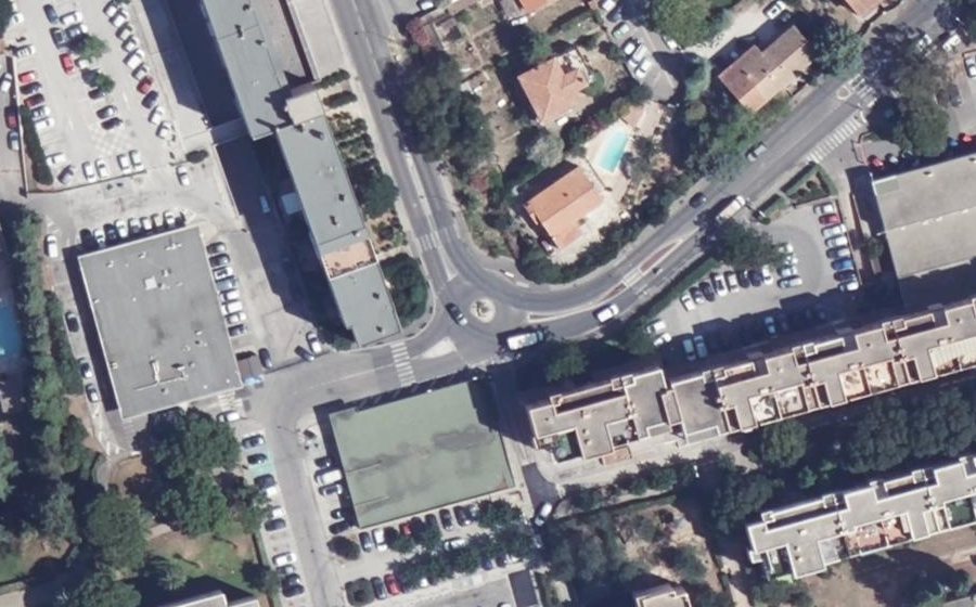 Vue aérienne du Rond-point anonyme n°1041627513