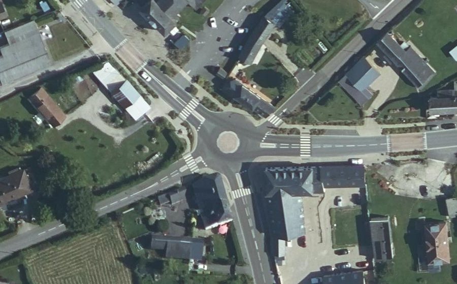 Vue aérienne du Rond-point anonyme n°1041637563