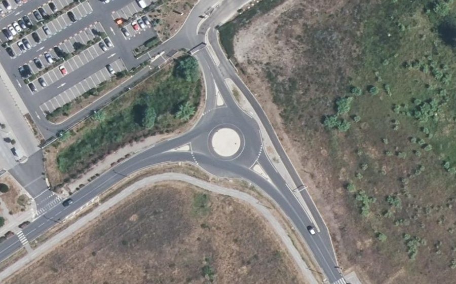 Vue aérienne du Rond-point anonyme n°1041714677