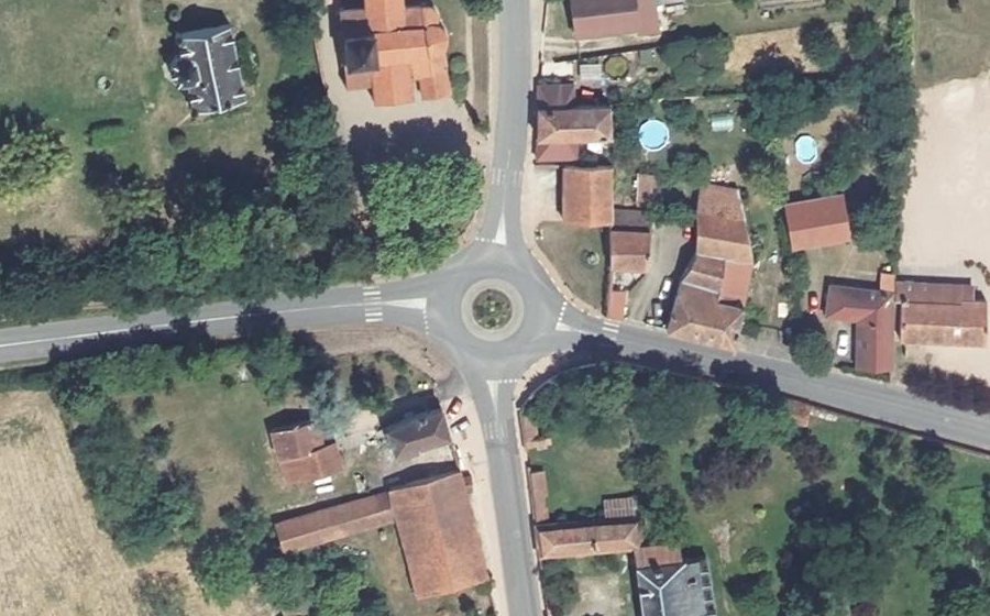 Vue aérienne du Rond-point anonyme n°104186612