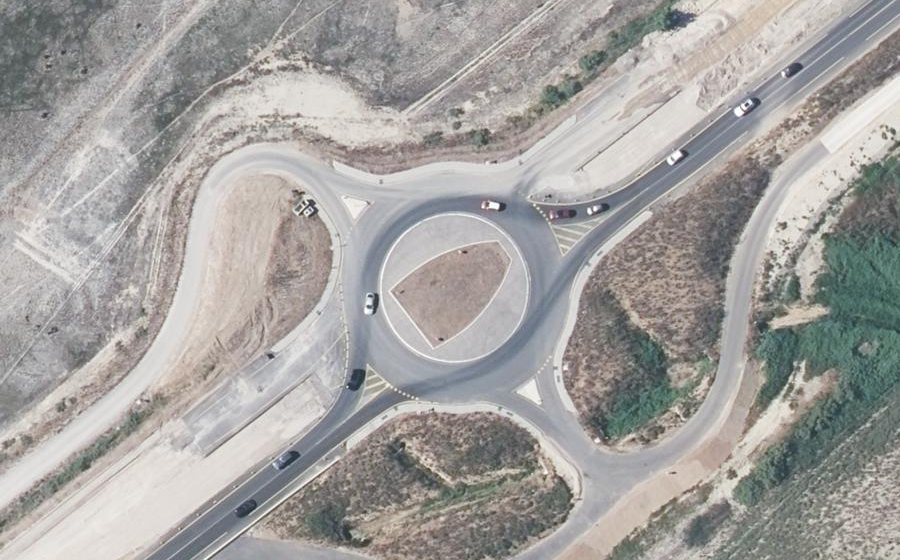 Vue aérienne du Rond-point anonyme n°1041948808