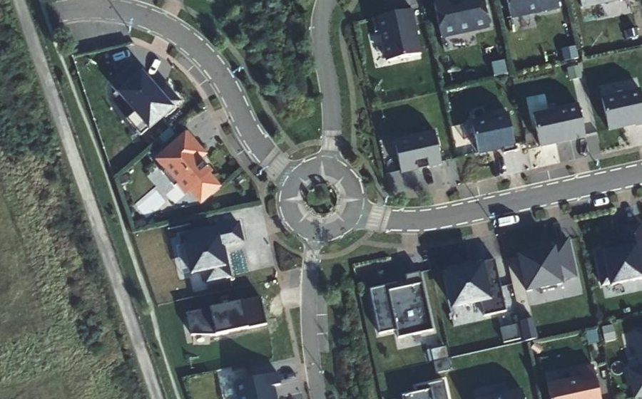 Vue aérienne du Rond-point anonyme n°1042047208