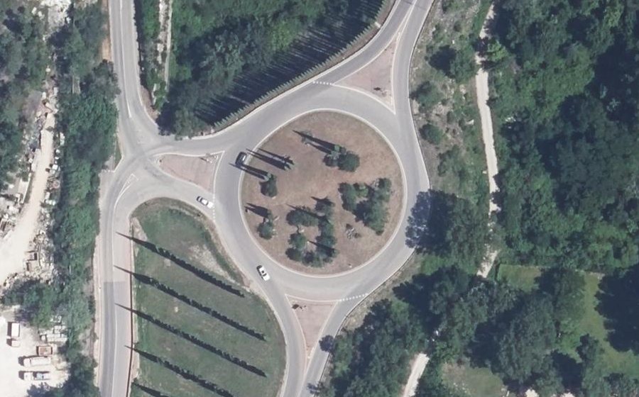 Vue aérienne du Rond-point anonyme n°104236783