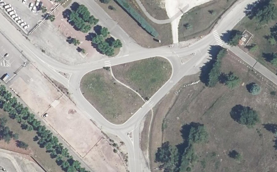 Vue aérienne du Rond-point anonyme n°104240129
