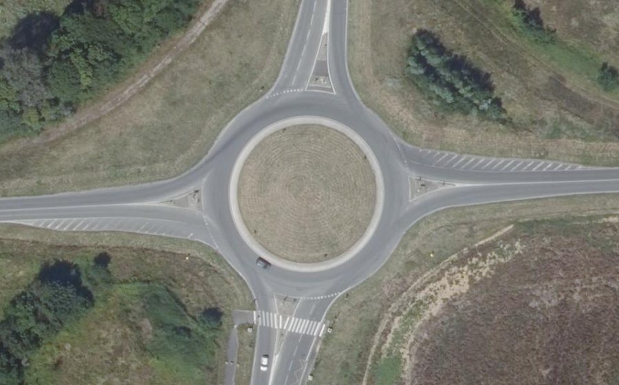 Vue aérienne du Rond-point anonyme n°1042493050
