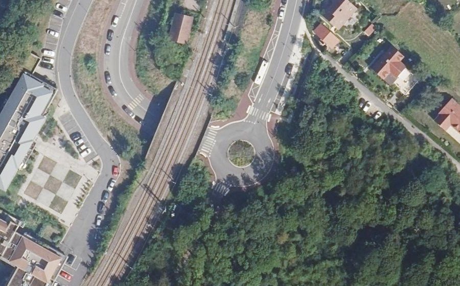 Vue aérienne du Rond-point anonyme n°1042663107
