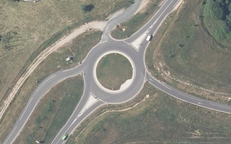 Vue aérienne du Rond-point anonyme n°1042718302