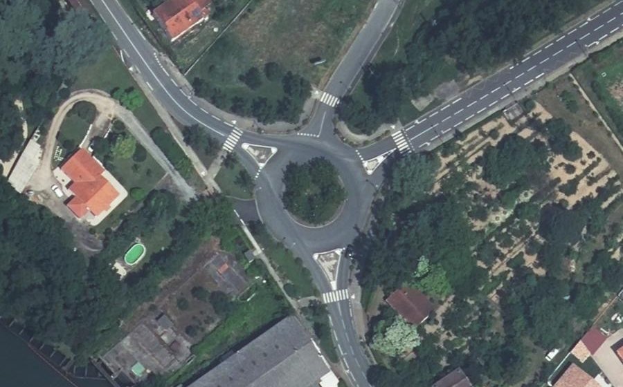 Vue aérienne du Rond-point anonyme n°104277252