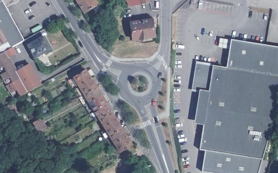 Vue aérienne du Rond-point anonyme n°104287182