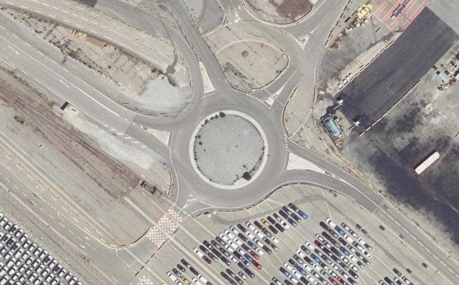 Vue aérienne du Rond-point anonyme n°104291478