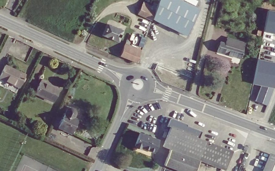 Vue aérienne du Rond-point anonyme n°1042987296