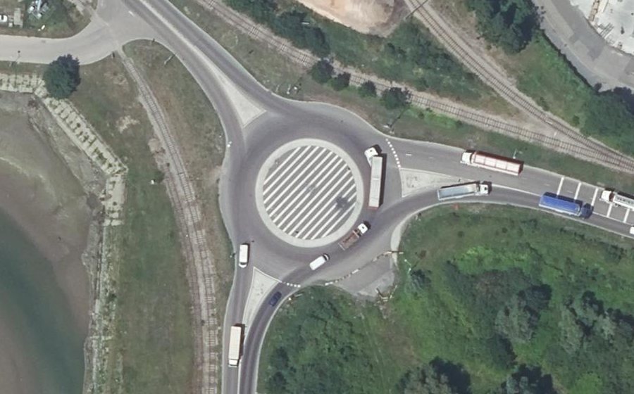 Vue aérienne du Rond-point anonyme n°1044057819