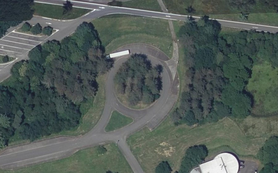Vue aérienne du Rond-point anonyme n°104414578