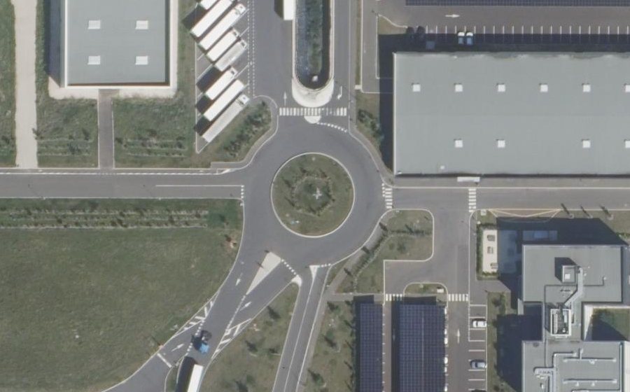 Vue aérienne du Rond-point anonyme n°1044312184