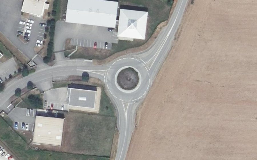 Vue aérienne du Rond-point anonyme n°1044429500