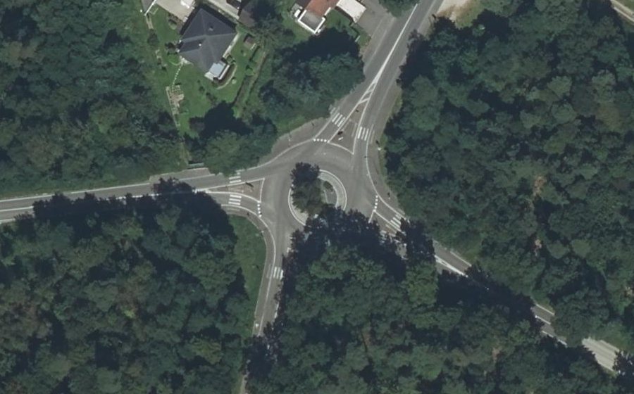 Vue aérienne du Rond-point anonyme n°10444525