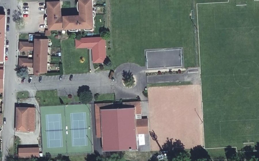 Vue aérienne du Rond-point anonyme n°104448761