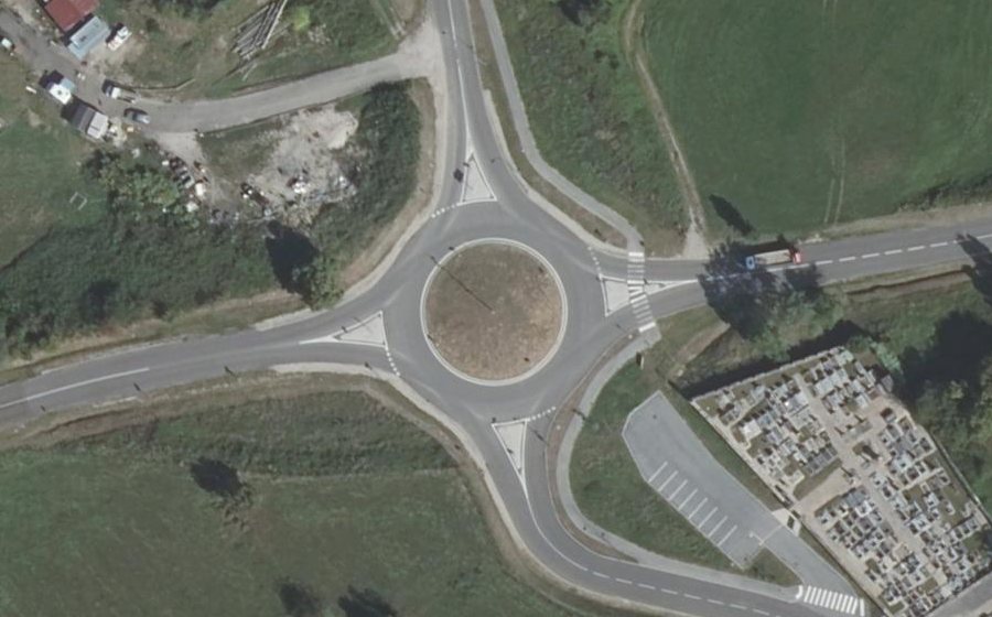 Vue aérienne du Rond-point anonyme n°1044588114