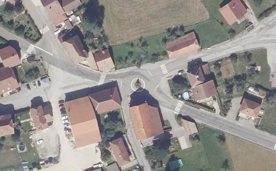 Vue aérienne du Rond-point anonyme n°1044588185