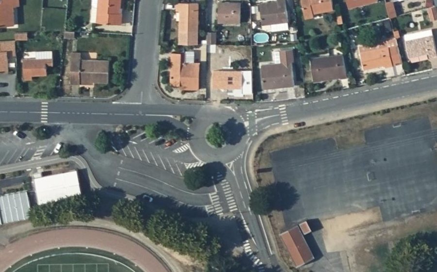 Vue aérienne du Rond-point anonyme n°104476281