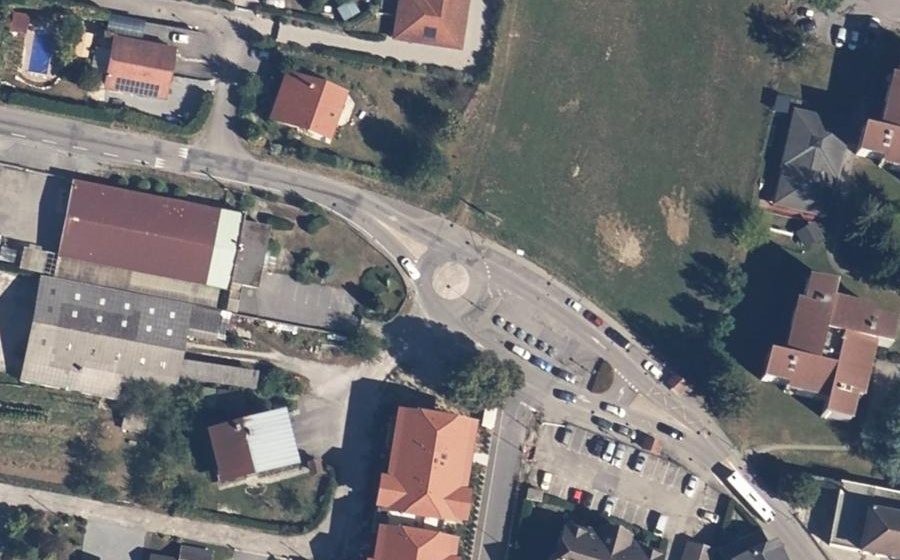 Vue aérienne du Rond-point anonyme n°1046077386