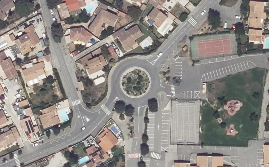Vue aérienne du Rond-point anonyme n°104648082