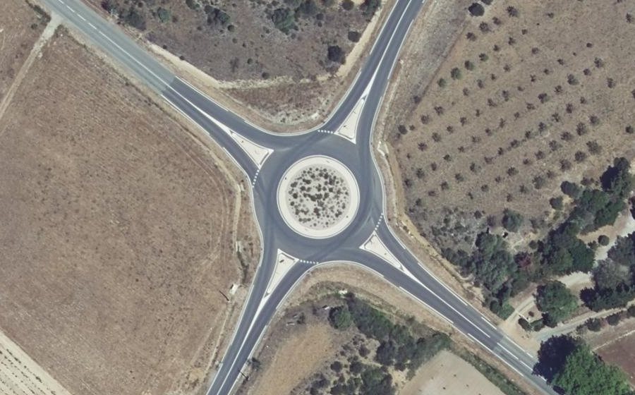 Vue aérienne du Rond-point anonyme n°1046483910