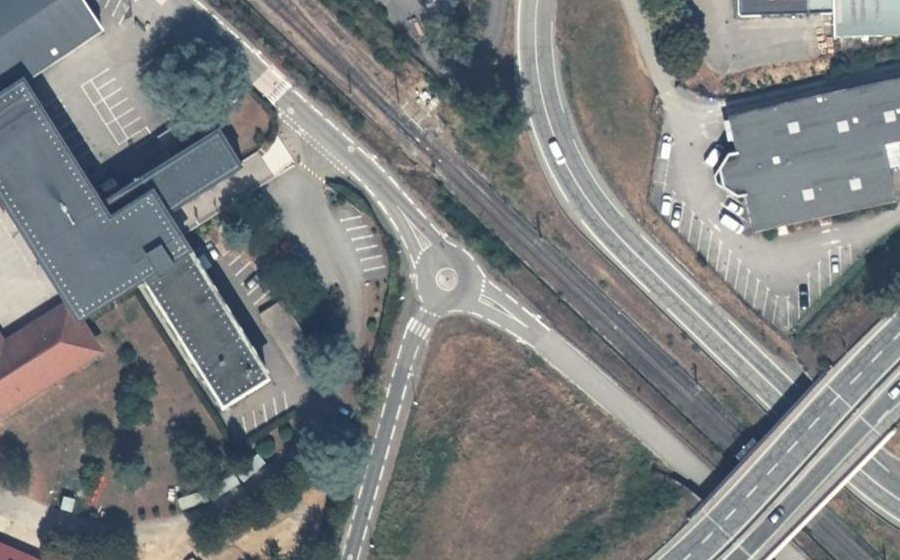 Vue aérienne du Rond-point anonyme n°1046506418