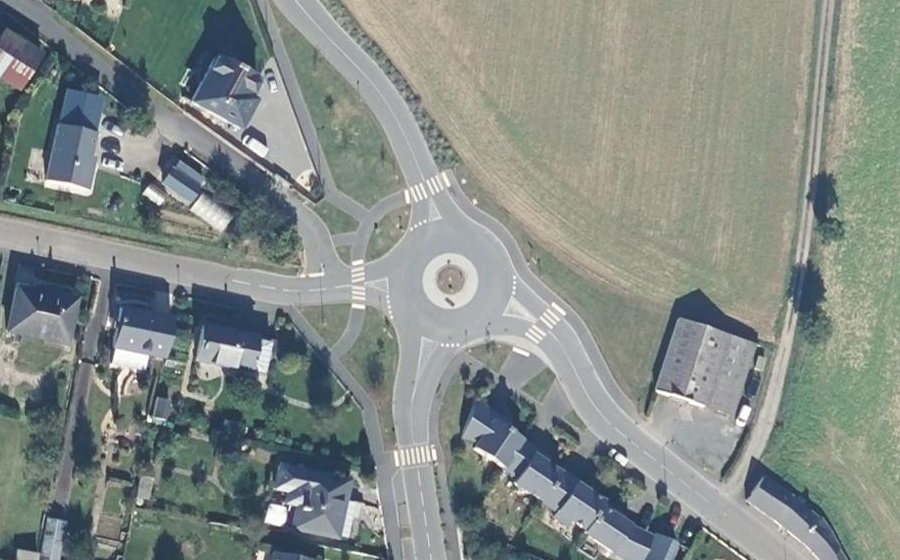 Vue aérienne du Rond-point anonyme n°1046959961