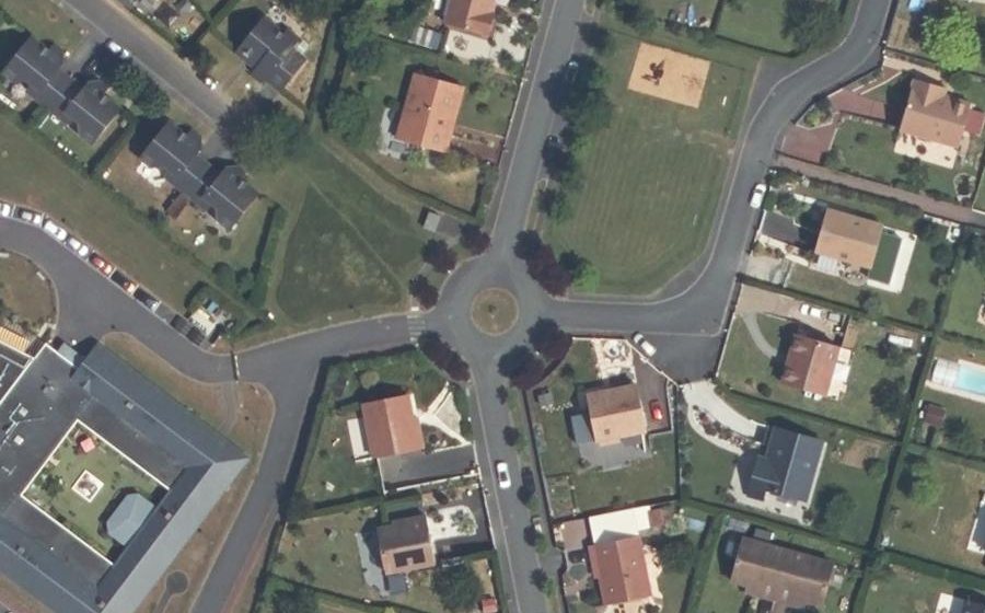 Vue aérienne du Rond-point anonyme n°104719500