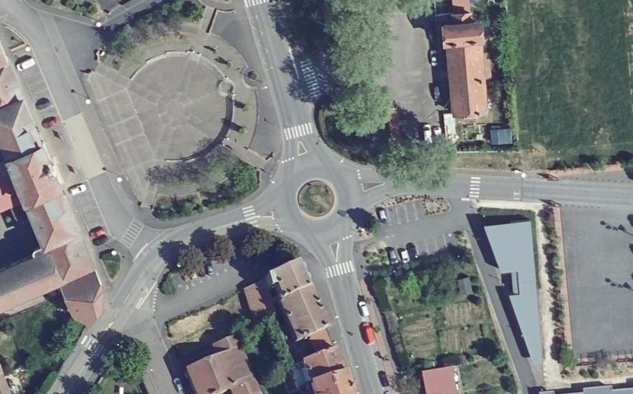 Vue aérienne du Rond-point anonyme n°104722726