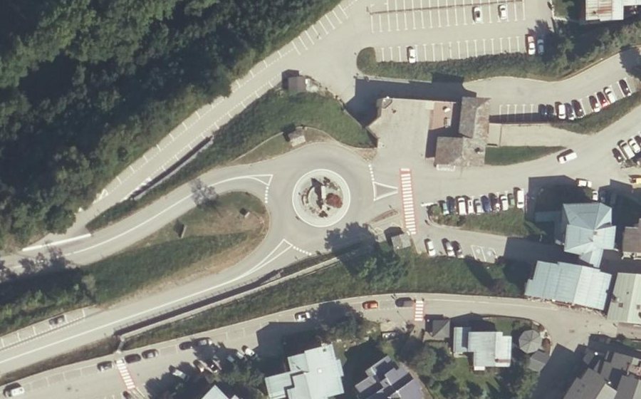 Vue aérienne du Rond-point anonyme n°1047604832