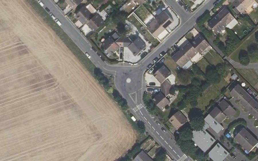 Vue aérienne du Rond-point anonyme n°1047606014