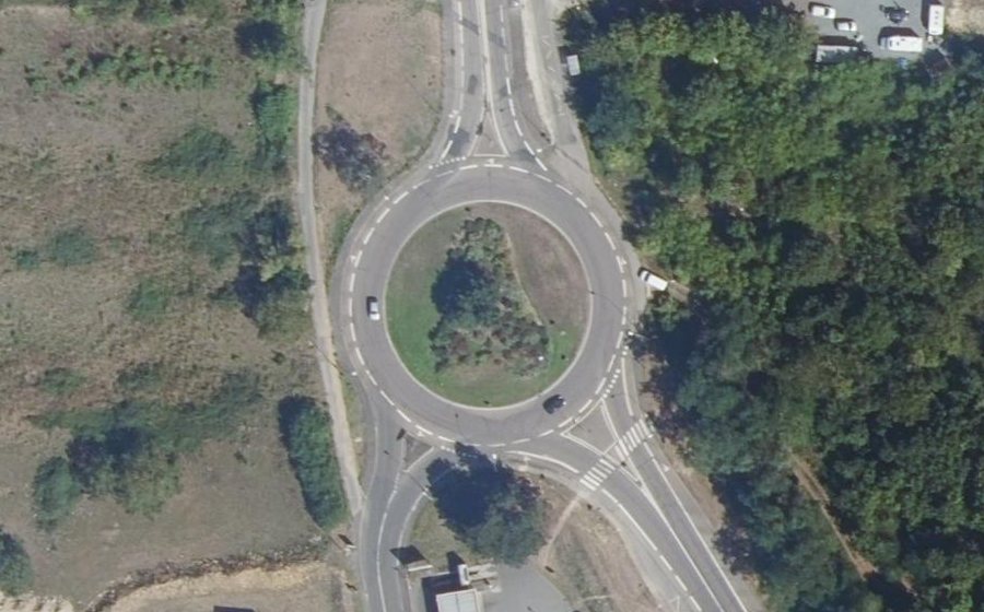 Vue aérienne du Rond-point anonyme n°1047632730