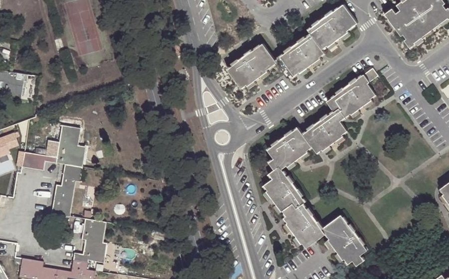 Vue aérienne du Rond-point anonyme n°104786669