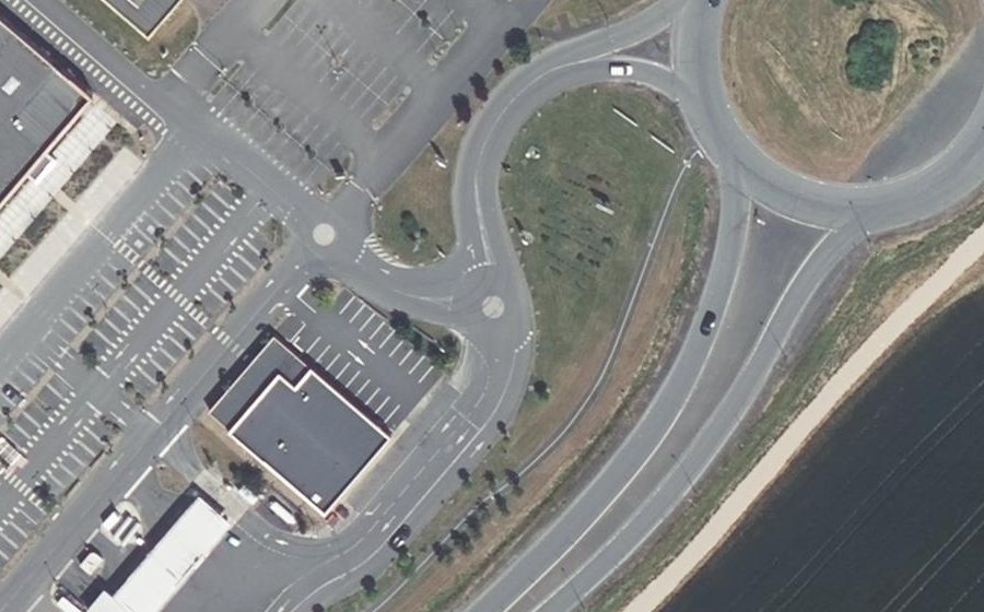 Vue aérienne du Mini-giratoire n°4944732120