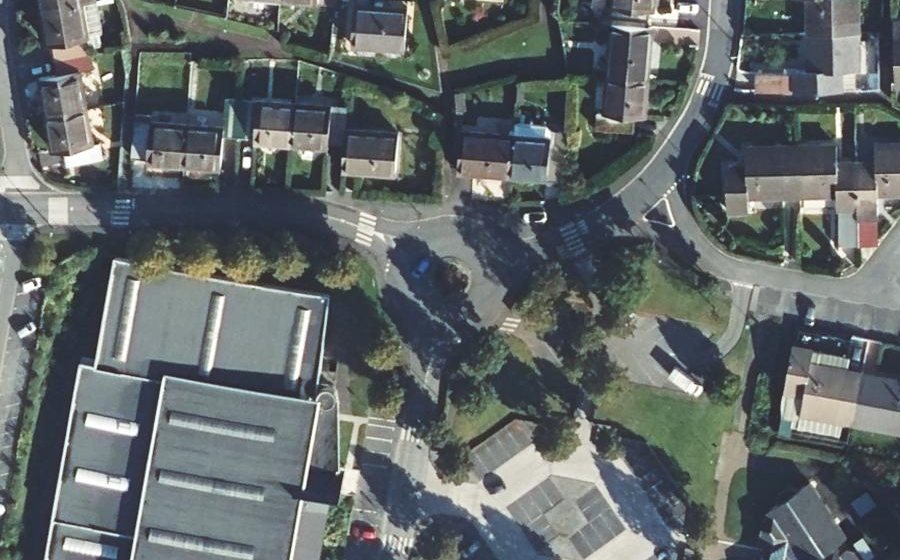 Vue aérienne du Rond-point anonyme n°104994694
