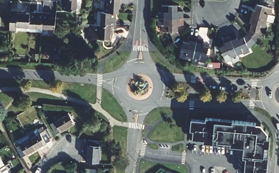 Vue aérienne du Rond-point anonyme n°105000862