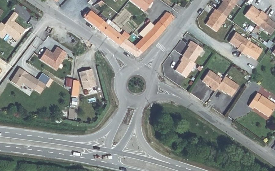 Vue aérienne du Rond-point anonyme n°105019687