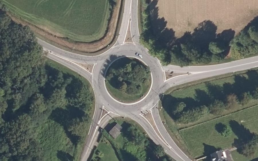 Vue aérienne du Rond-point anonyme n°105026179