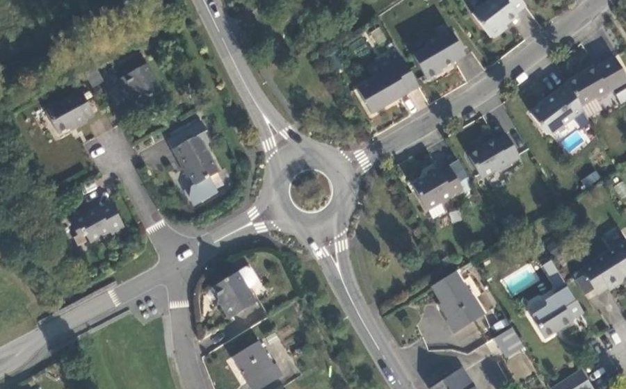 Vue aérienne du Rond-point anonyme n°10503491