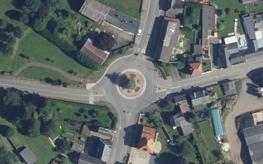 Vue aérienne du Rond-point anonyme n°105043553