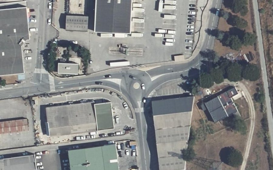 Vue aérienne du Rond-point anonyme n°1050474517