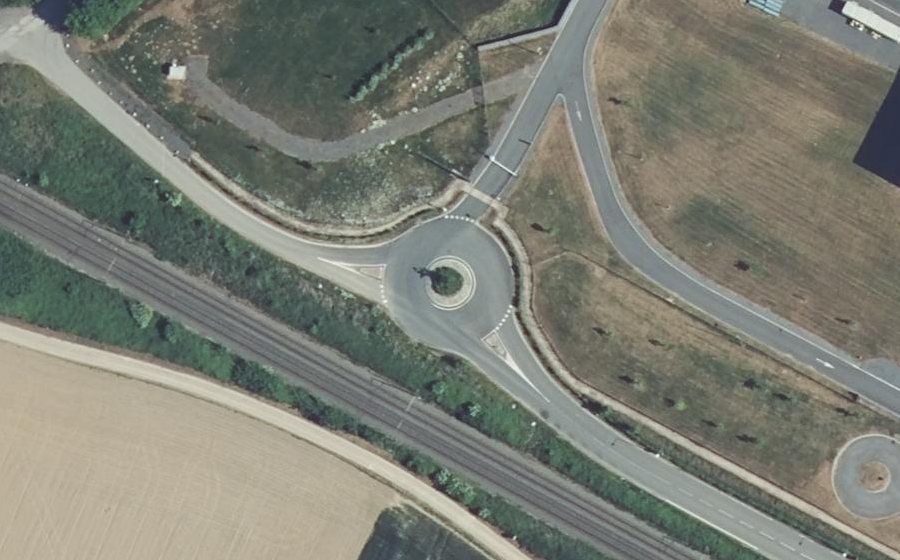Vue aérienne du Rond-point anonyme n°1050508609
