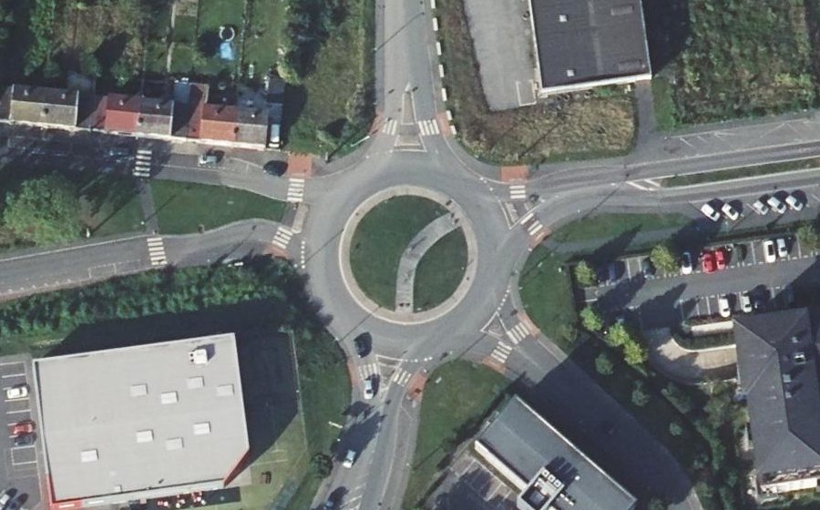 Vue aérienne du Rond-point anonyme n°105057864