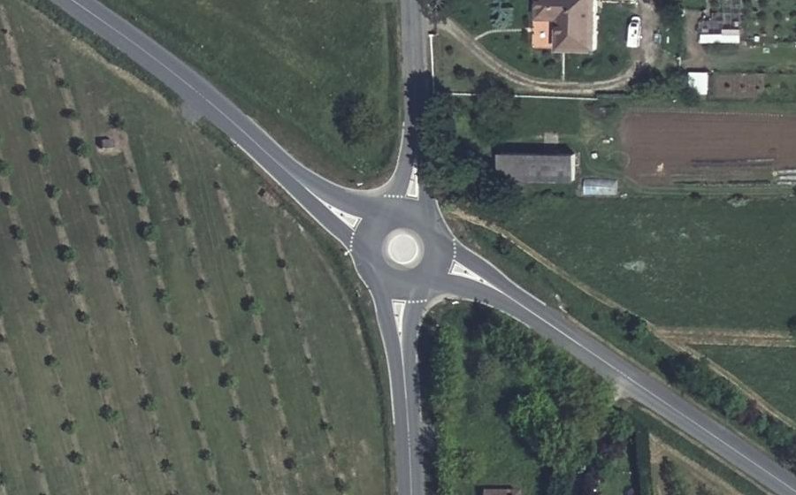 Vue aérienne du Rond-point anonyme n°1050719373