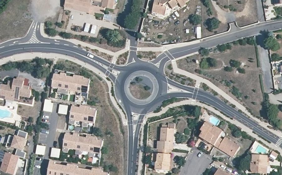 Vue aérienne du Rond-point anonyme n°1051069137