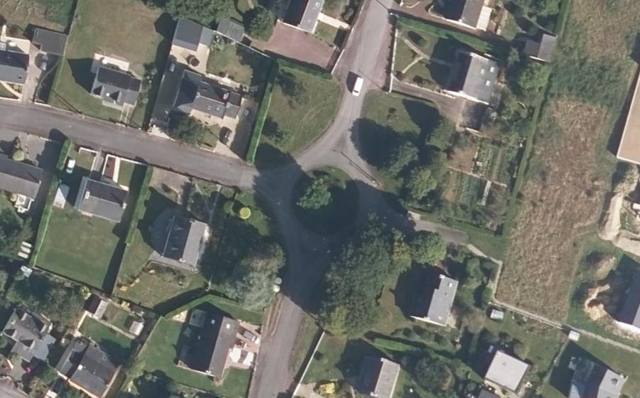 Vue aérienne du Rond-point anonyme n°105137056