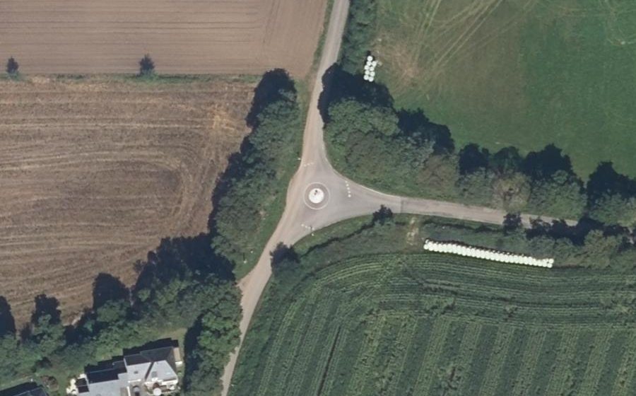 Vue aérienne du Rond-point anonyme n°105151275